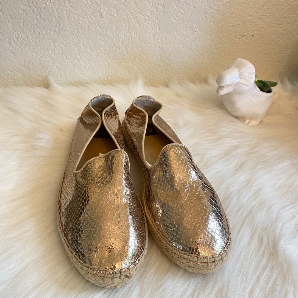 💥5/25 Dolce Vita rose gold slip on shoes 10